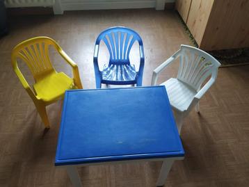 gemakkelijk kindertafeltje in polyporopleen met opbergvak beschikbaar voor biedingen