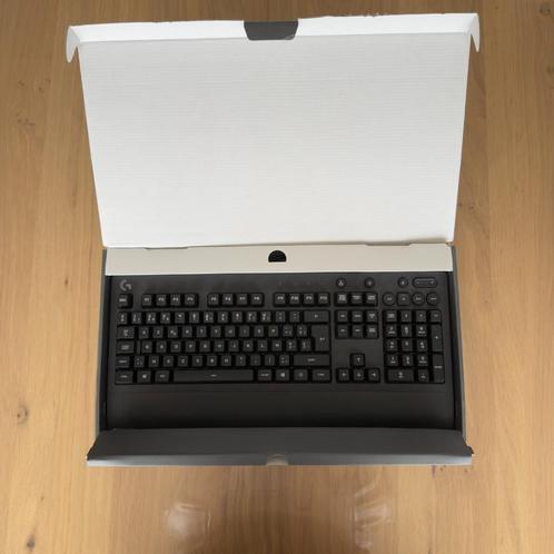 Logitech G213 AZERTY BE, Computers en Software, Toetsenborden, Zo goed als nieuw, Azerty, Bedraad, Gaming toetsenbord, Multimediatoetsen