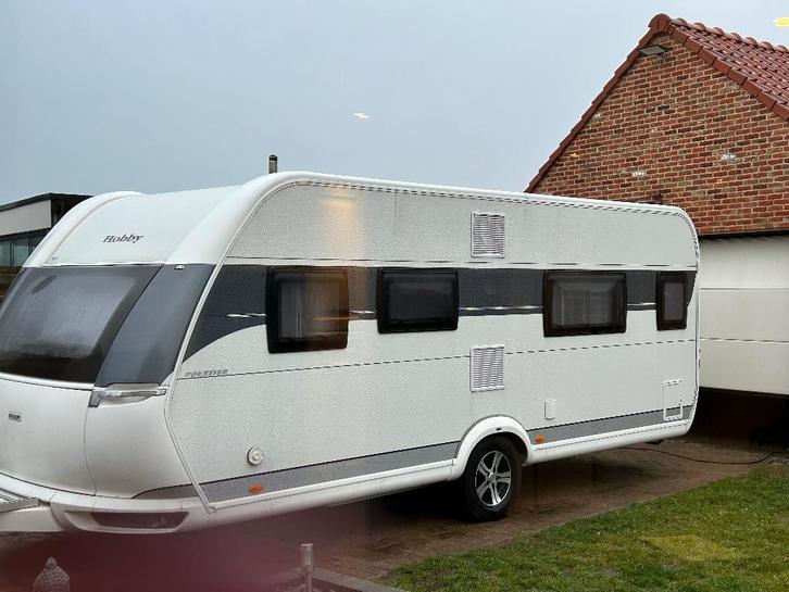 Hobby 560Wlu, Caravanes & Camping, Caravanes, Particulier, jusqu'à 5, 1250 - 1500 kg, Banquette en rond, Hobby, 2 lits séparés