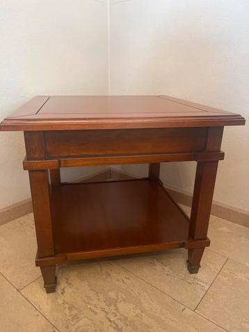  Vintage side table in notenhout – 60*60* 55 cm  beschikbaar voor biedingen