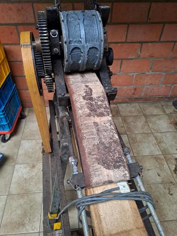 Speculoos machine    220 volt  2walsen  hartjes en sintvorm beschikbaar voor biedingen