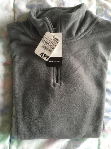 Pull polaire taille 146/152