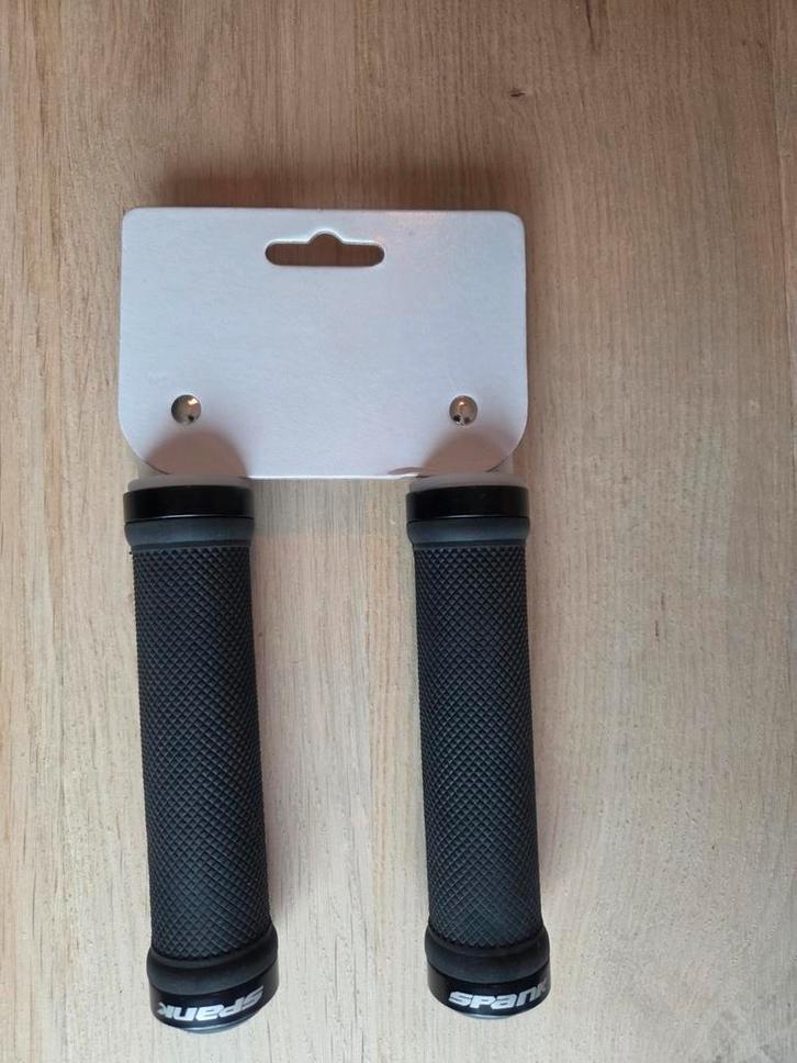 Spank mountain bike lock on grip, Fietsen en Brommers, Fietsaccessoires | Overige Fietsaccessoires, Zo goed als nieuw, Ophalen of Verzenden