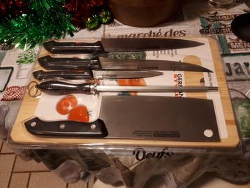 Lot couteaux de cuisine, aiguiseur et planche de Kochmesser beschikbaar voor biedingen