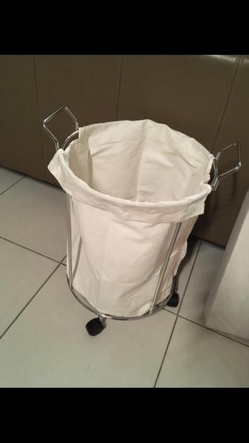 Nieuwe wasmand linnen mand  beschikbaar voor biedingen