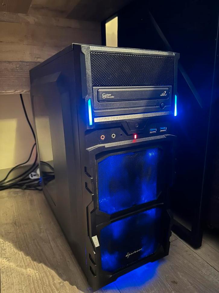 Gaming desktop ryzen 7, Games en Spelcomputers, Games | Pc, Gebruikt, Vanaf 12 jaar, Eén computer, Online, Ophalen