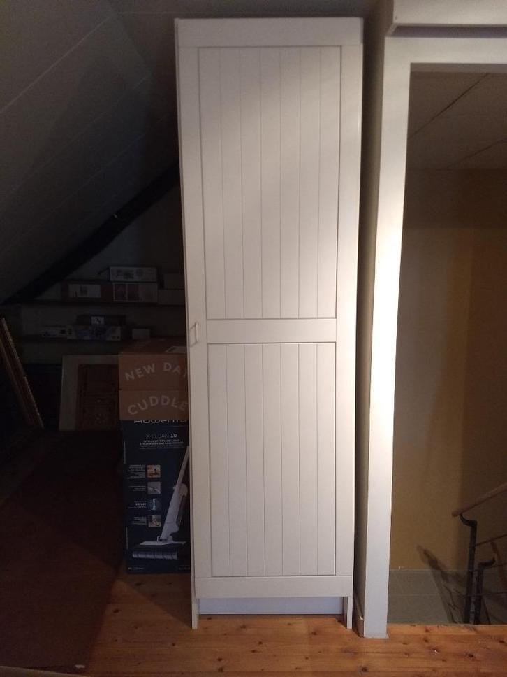Hoge witte (kleer)kast uit hout met 5 legplanken., Huis en Inrichting, Kasten | Kleerkasten, Ophalen