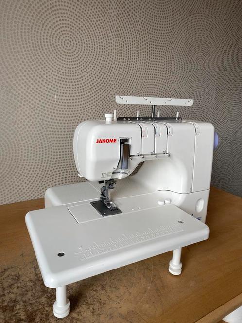 COVERLOCKMACHINE JANOME COVERPRO 1000CP IN NETTE STAAT, Hobby en Vrije tijd, Naaimachines en Toebehoren, Lockmachine, Janome, Ophalen of Verzenden
