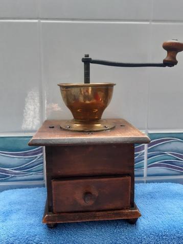 Oude koffiemolen beschikbaar voor biedingen