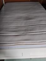 Bed en matras 140 x 200, Ophalen, Zo goed als nieuw, Wit