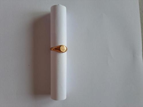 Gouden ring met rond middenstuk, Handtassen en Accessoires, Ringen, Zo goed als nieuw, Goud, Goud, Ophalen of Verzenden