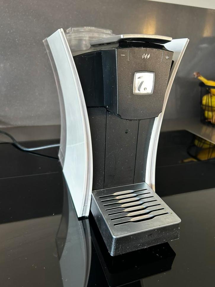 Machine à thé Special-T de Nestlé, Electroménager, Cafetières, Comme neuf, Autres types, Autres modèles, 4 à 10 tasses, Réservoir d'eau amovible