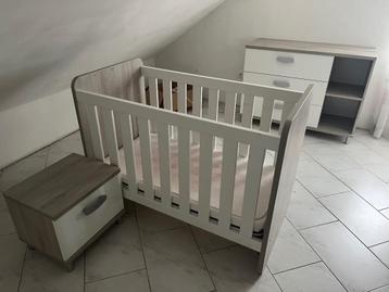 Volledige baby/kinderkamer beschikbaar voor biedingen