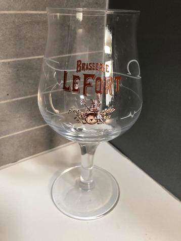 Één glas Brasserie Le Fort beschikbaar voor biedingen