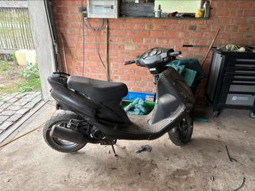 Scooter. Recht uit de schuur beschikbaar voor biedingen