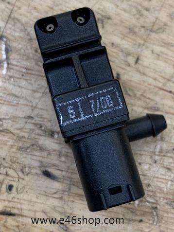 Ruitensproeier verwarmd  rechts BMW E38 oe 61668360126 beschikbaar voor biedingen