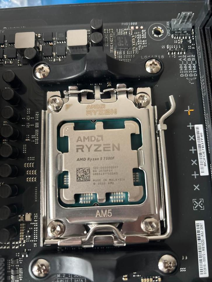 Amd Ryzen 5 7500f version Tray (processeur sans ventirad), Computers en Software, Processors, Zo goed als nieuw, 6-core, 4 Ghz of meer