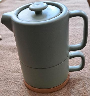 Solitaire theepot beschikbaar voor biedingen