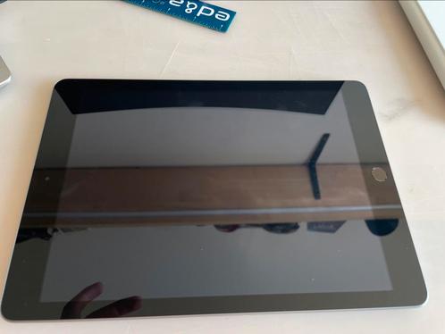 Apple Ipad 5e generatie, Computers en Software, Apple iPads, Zo goed als nieuw, Apple iPad, Wi-Fi, 10 inch, 32 GB, Grijs, Ophalen of Verzenden