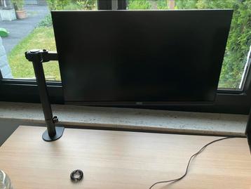 Monitor 24 inches met arm beschikbaar voor biedingen