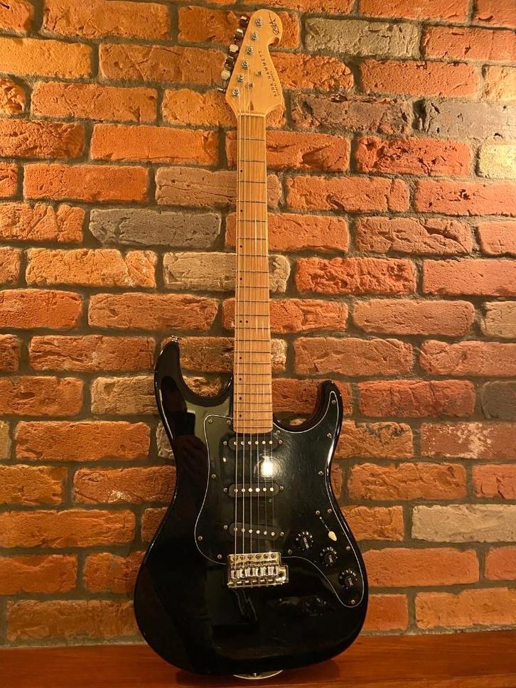 Kirk Hammet Student series Stratocaster, Musique & Instruments, Instruments à corde | Guitares | Électriques, Utilisé, Solid body