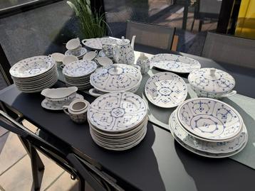 te koop : compleet en zeer uitgebreid servies beschikbaar voor biedingen