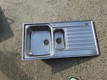 dubbele Inox spoelbakken + keukenkranen beschikbaar voor biedingen