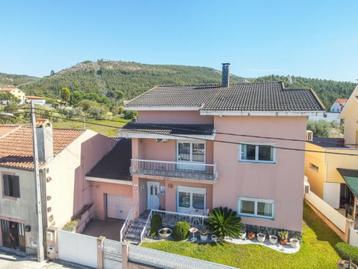 Woning met pátio,veranda,tuin en garage vlakbij dorpscentrum