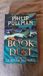 The Book of Dust Volume One - La Belle Sauvage - NIEUW, Boeken, Fantasy, Nieuw, Ophalen of Verzenden, Philip Pullman