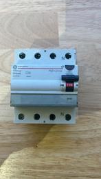 Différentiel Vynckier 4P 100A 300mA – Occasion, Enlèvement, Utilisé