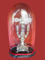 Mooi grote vernikkelde crusifix onder glazen stolp, Antiek en Kunst, Antiek | Religieuze voorwerpen, Ophalen