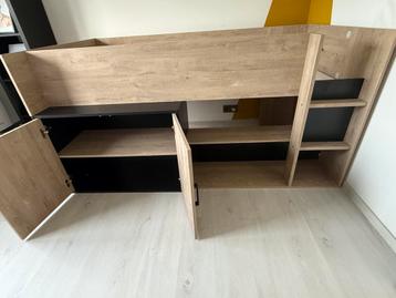 Halfhoogslaper met extra speelruimte onder bed 90x200cm beschikbaar voor biedingen