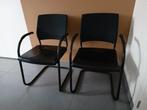 Twee lederen, zwarte, stevige en comfortabele stoelen, Twee, Zo goed als nieuw, Ophalen