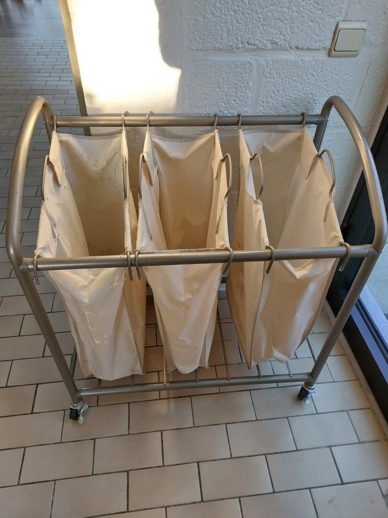 Porte-vêtements pratique, Enlèvement