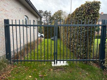 Poort in staal, perfecte staat beschikbaar voor biedingen