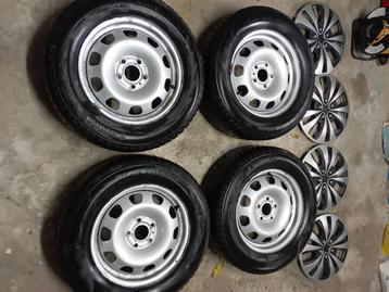 Jantes tôle 16'' - pneus hiver - Dacia Duster II beschikbaar voor biedingen