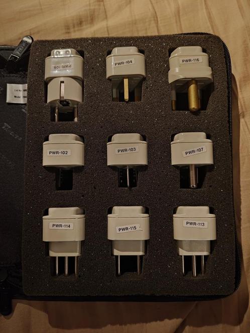 9 Adaptateur prise murale. Kit de voyage Targus, Elektronische apparatuur, Onderdelen en Toebehoren, Zo goed als nieuw, Ophalen of Verzenden