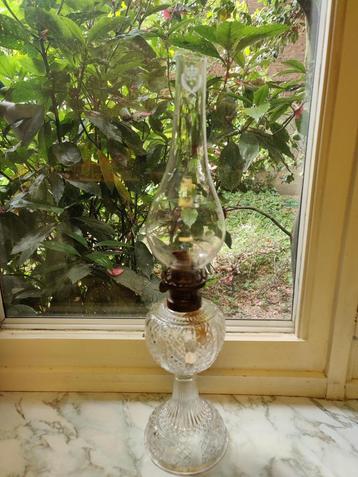 Vintage petroleumlamp (gemerkt L.D.M.A.) beschikbaar voor biedingen