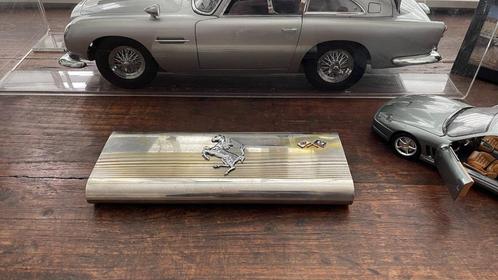 Zilveren pennenbak voorzien van Ferrari emblemen, Verzamelen, Pennenverzamelingen, Gebruikt, Overige typen, Overige merken, Ophalen of Verzenden