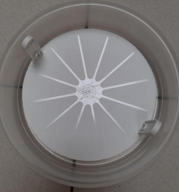 taartendoos diameter 33 cm en 10 cm hoog beschikbaar voor biedingen
