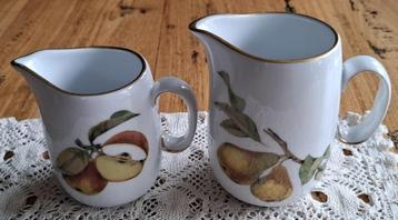 2 Vintage Engelse melkkannetjes, Evesham, Royal Worchester beschikbaar voor biedingen