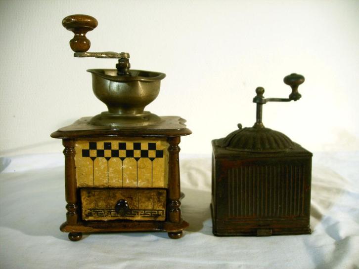 Antieke koffiemolens een van Japy ander merkloos, Antiek en Kunst, Antiek | Keukengerei, Ophalen of Verzenden