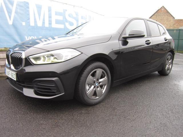 BMW 118i PROF NAVI + ZETELVERWARMING + LANE ASSIST + LED, Auto's, BMW, Bedrijf, Te koop, 1 Reeks, ABS, Airbags, Airconditioning
