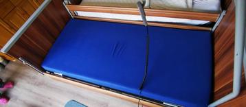Hoog laag bed met anti decubitus matras, Divers, Enlèvement, Utilisé