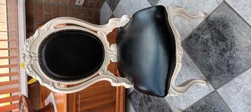 oude vintage stoelen  beschikbaar voor biedingen