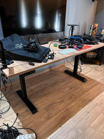 Elektrische bureau’s dus in hoogte verstelbaar beschikbaar voor biedingen