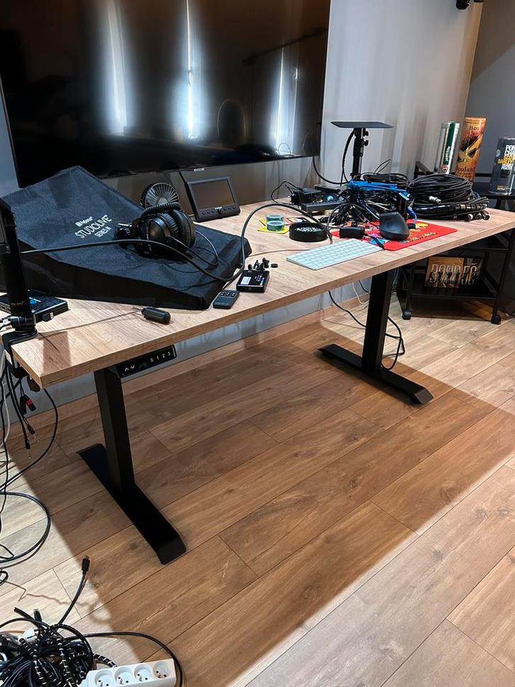 Elektrische bureau’s dus in hoogte verstelbaar, Huis en Inrichting, Bureaus, Zo goed als nieuw, Bureau, Elektrisch, In hoogte verstelbaar
