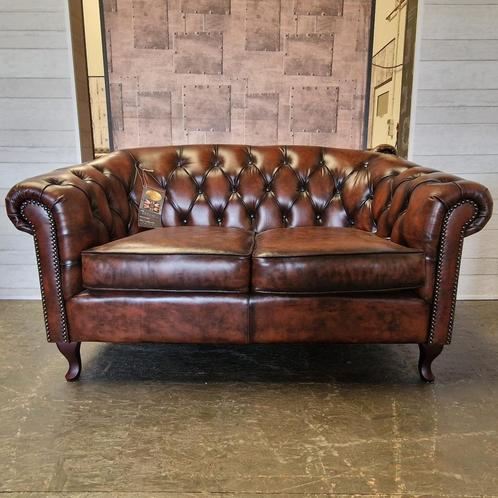 Hampton Chesterfield 2-zits Bank – Antiek Bruin Leer, Antiek en Kunst, Antiek | Meubels | Stoelen en Sofa's, Ophalen