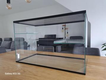 Glazen terrarium voor knaagdieren beschikbaar voor biedingen