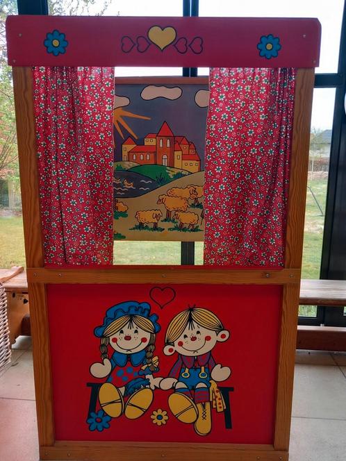 Vintage poppenkast met handgeschilderde handpoppen, Kinderen en Baby's, Speelgoed | Houten speelgoed, Zo goed als nieuw, Ophalen
